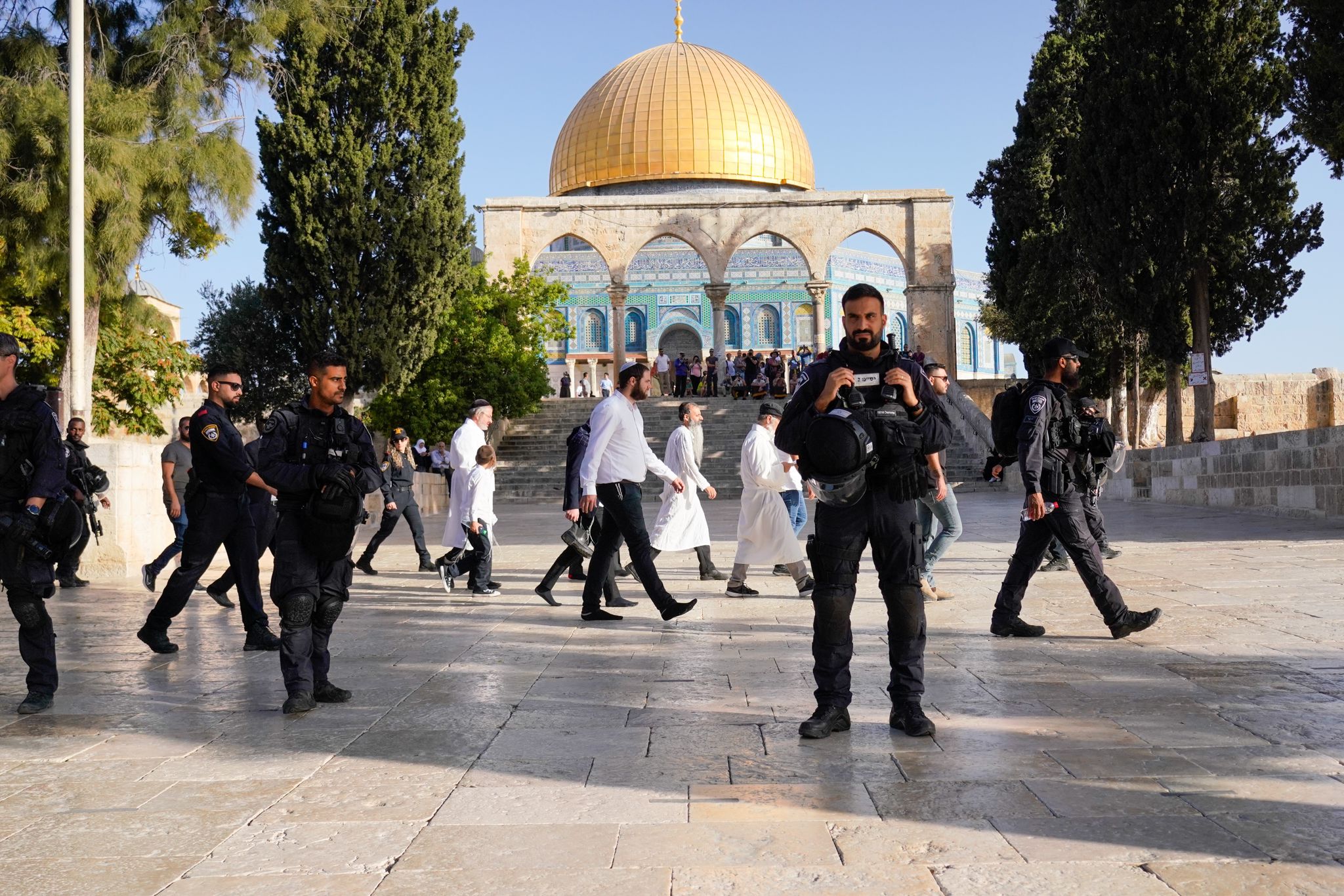 Israeli Occupation Banishes 877 Jerusalemites from Al-Aqsa Mosque in First Half of 2023
